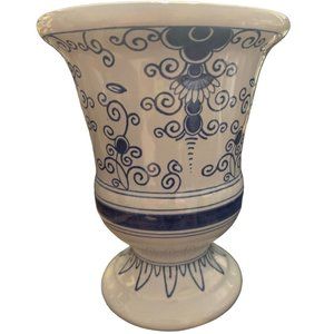 OUD Williamsburg Restoration DELFT 6” Vase Footed Blue and White Made in Holland